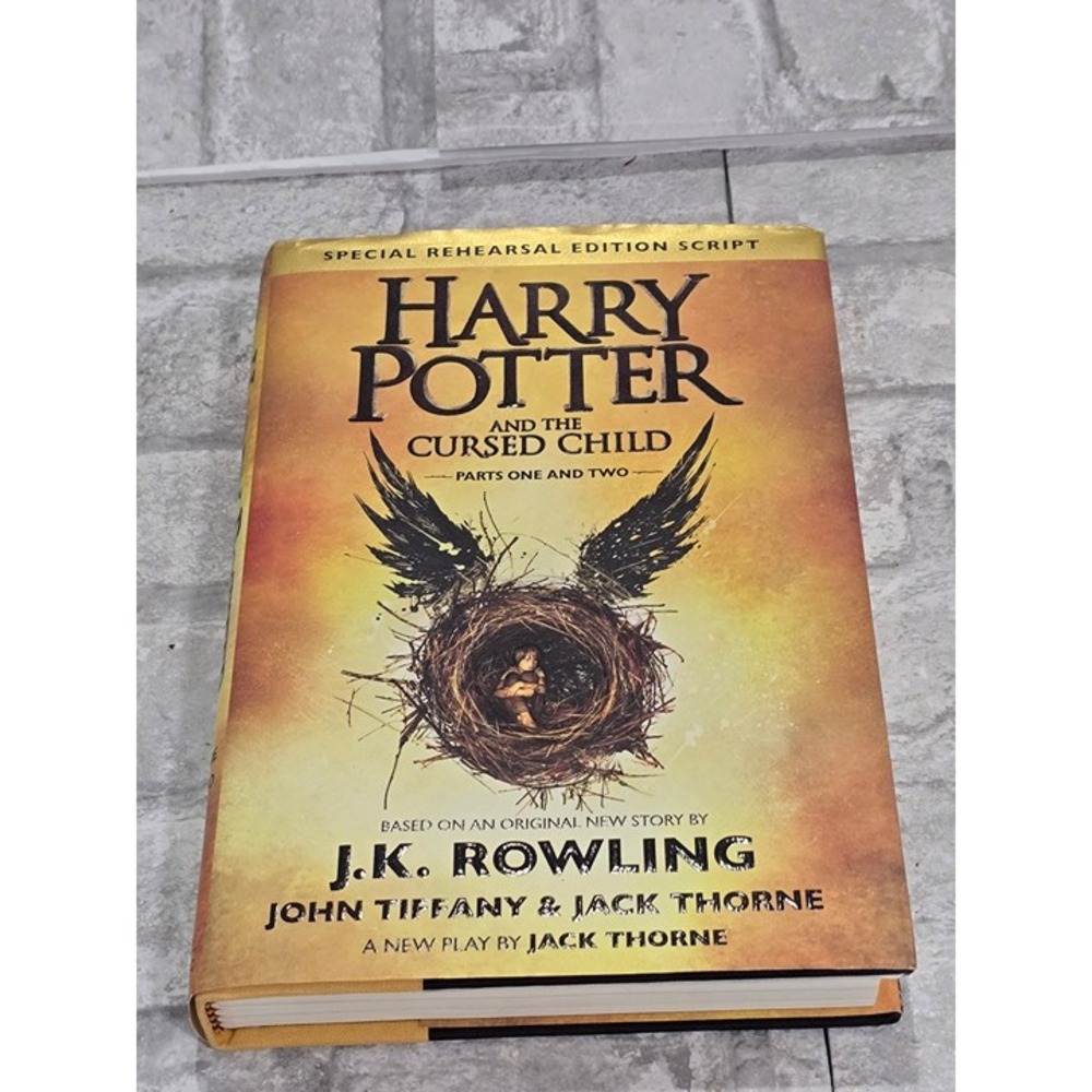 Harry Potter and the Cursed Child - Parts One & Two: The Official Script Book
